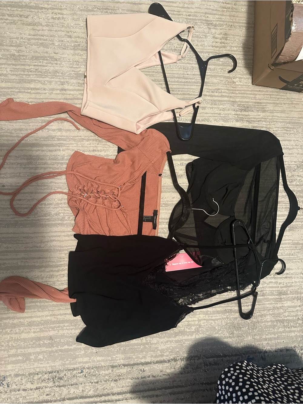 Lace-Trim Black Camisole & Peach Pink Tops Bundle